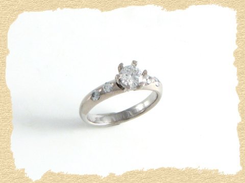 "Antrags"- / Engagement-Ring aus 750/Weißgold mit fast 0,75 Karat Diamanten gefasst und besetzt!